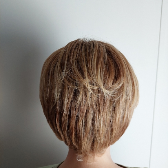 Wig - Picture 3 of 4